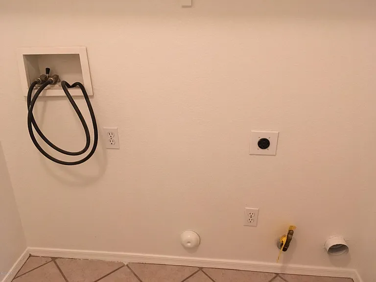 7911 W School Hill Pl — Photo 15