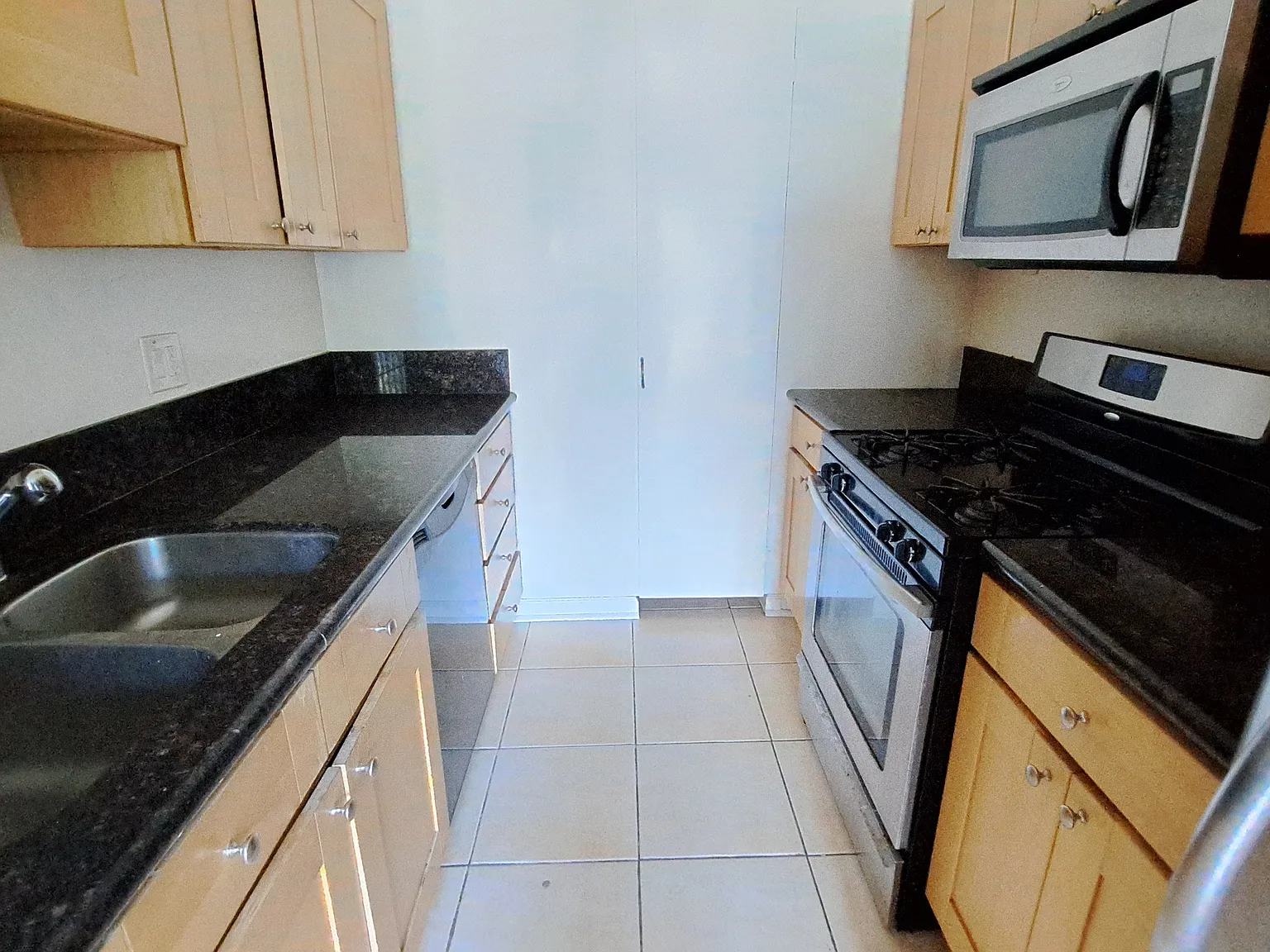 3 bed, 1400 sqft, $3,600 — Photo 4