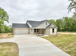 124 Monarch Ln, Poolville, TX 76487