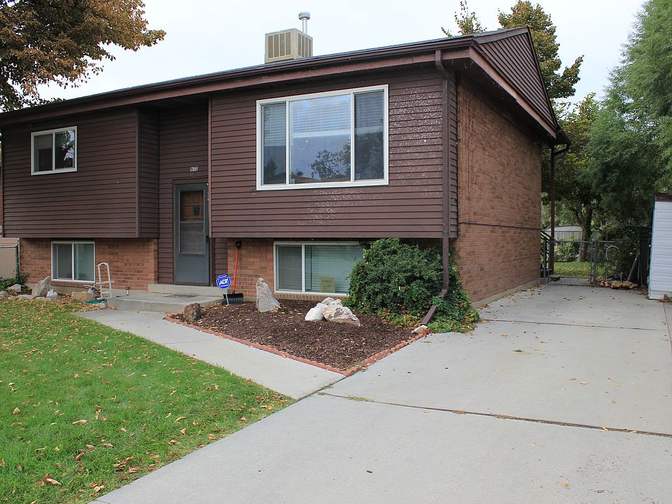1st image of 572 W Gardenia Dr