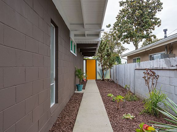 3rd image of 9587 Mina Ave
