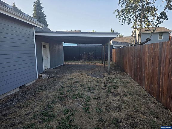 4th image of 4085 Glenwood Dr SE