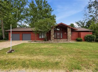 6 Fairway Dr, Eureka Springs, AR 72631