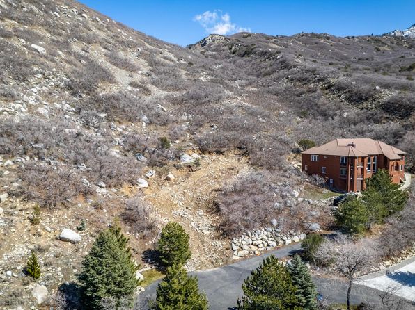 10480 S Seven Springs Cir, Sandy, UT 84092