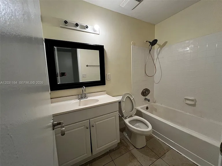 1239 SW 46th Ave #905 — Photo 9