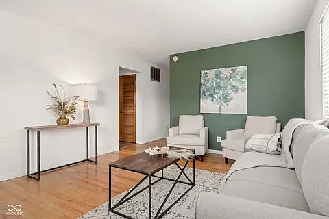 3 bed, 960 sqft, $1,800 — Photo 4