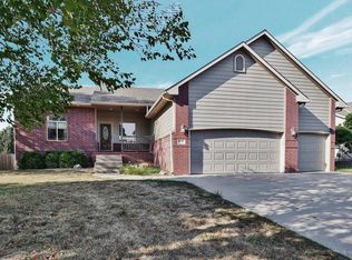 14205 E Twinlake Dr, Wichita, KS 67230