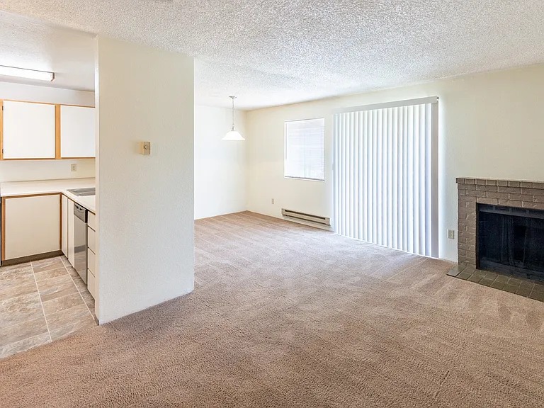 Black Lake Apartments — Photo 31