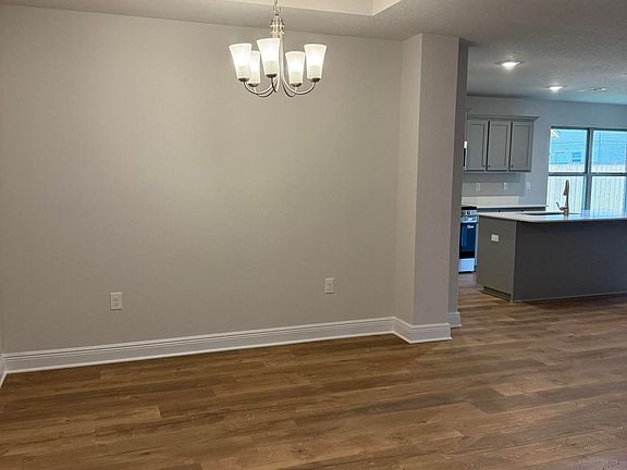 4th image of 197 Ridgeway Cir