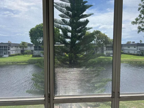 424 Saxony, Delray Beach, FL 33446