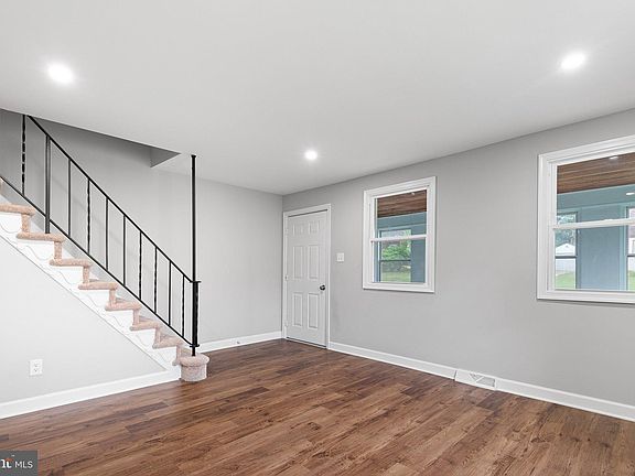 5th image of 210 W Redwood Ave