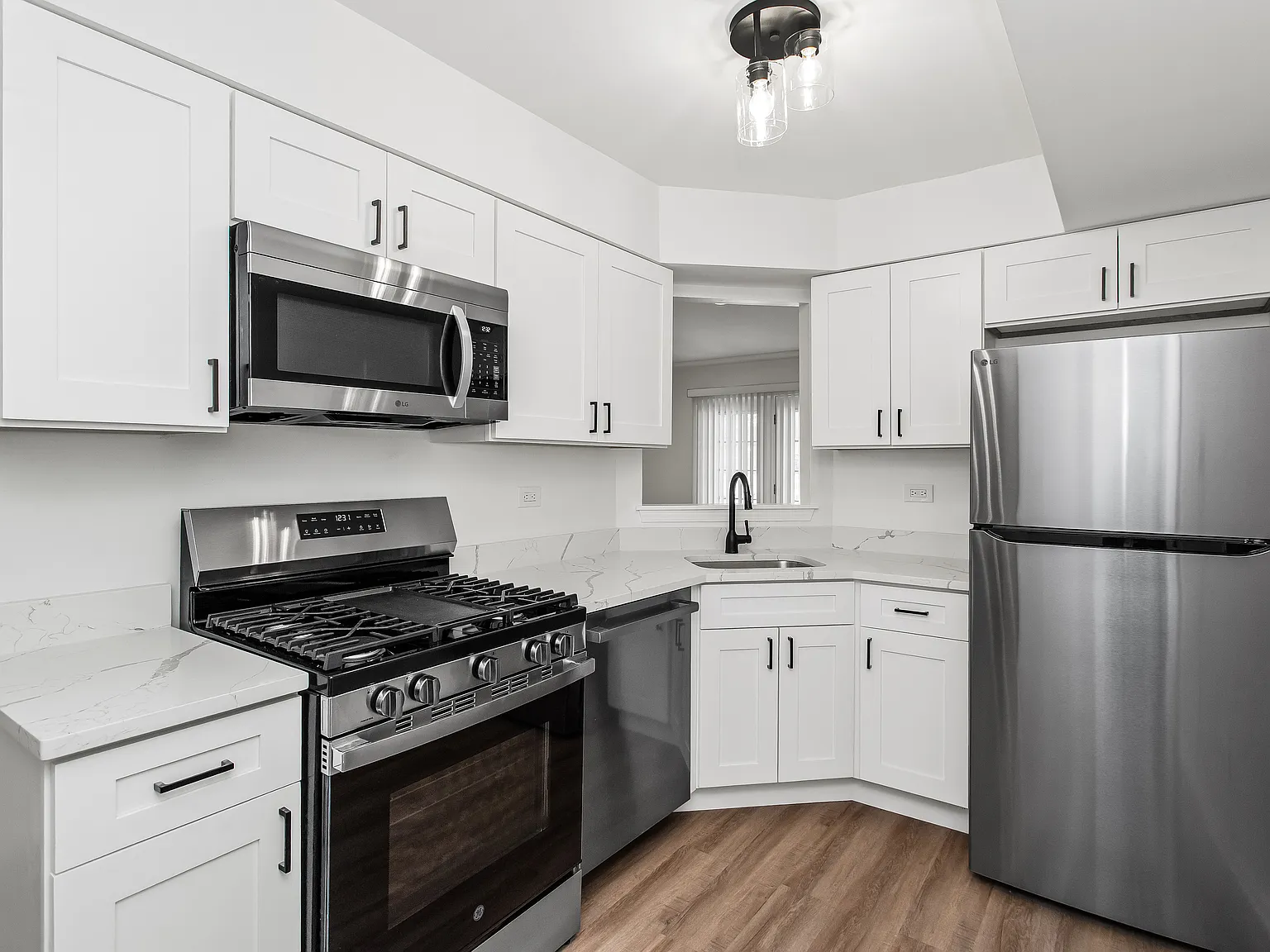 2 bed, 1000 sqft, $1,800 — Photo 1