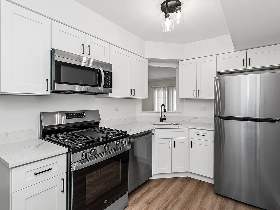 4252 Central Rd #102