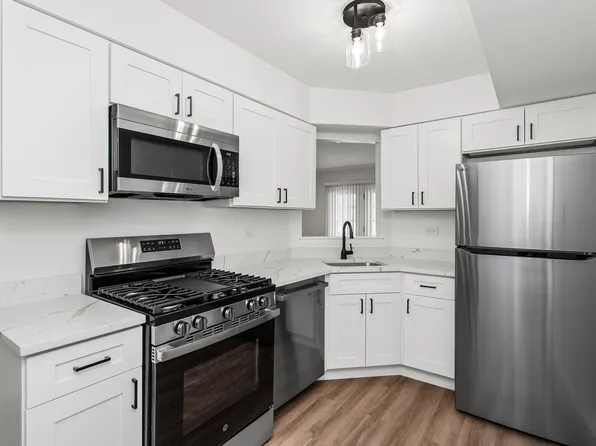 4252 Central Rd APT 102, Glenview, IL 60025