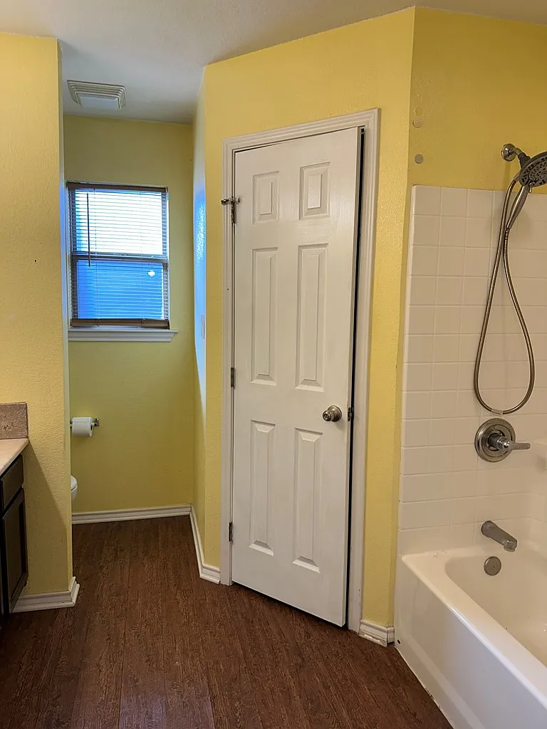 4 bed, 2.0 bath, 1588 sqft, $2,500 — Photo 2