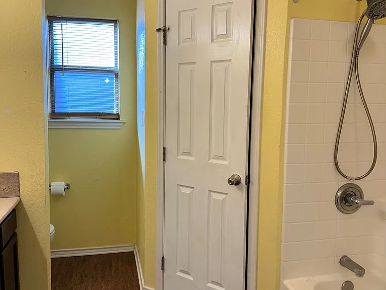 418 Neely Ave — Photo 2