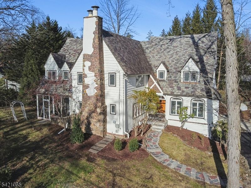 1st image of 27 Barnsdale Rd