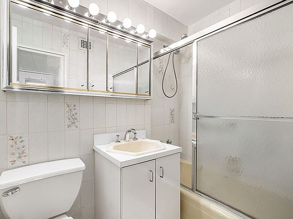 5th image of 420 E 72nd St APT 15L