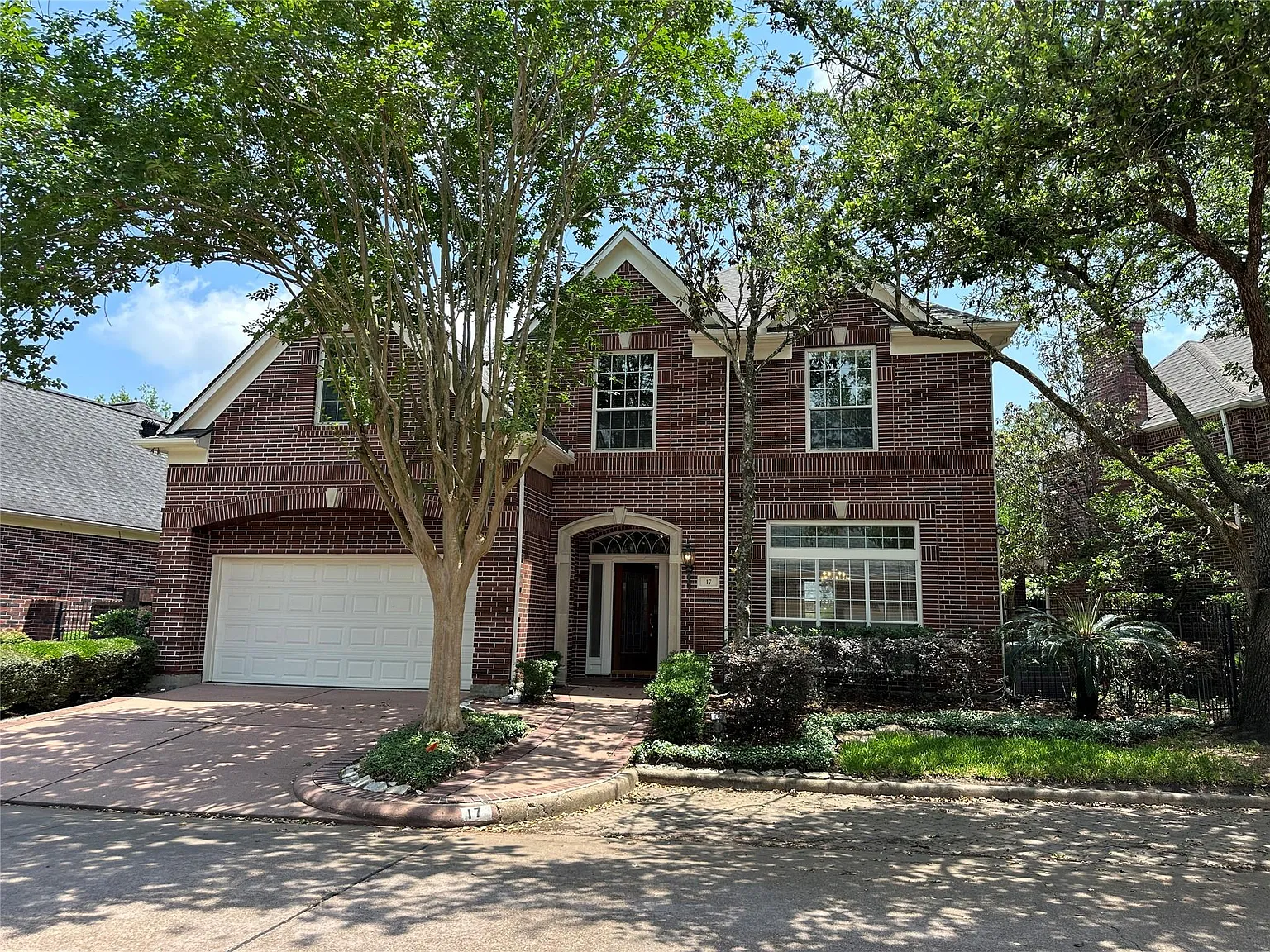 3 bed, 3.5 bath, 3631 sqft, $3,250 — Photo 2