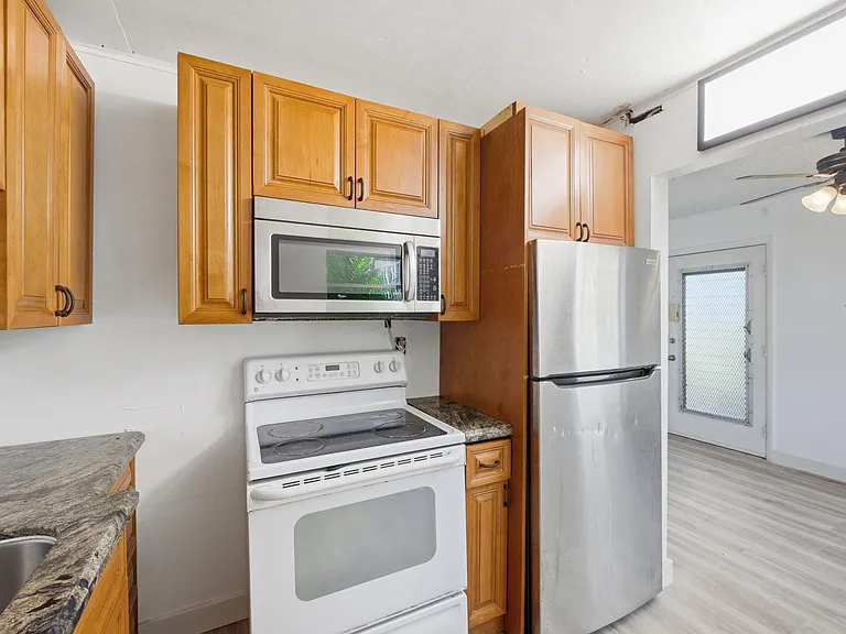 452 Normandy #J — Photo 24