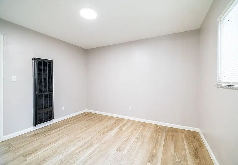 1075 Oak St #E — Photo 18