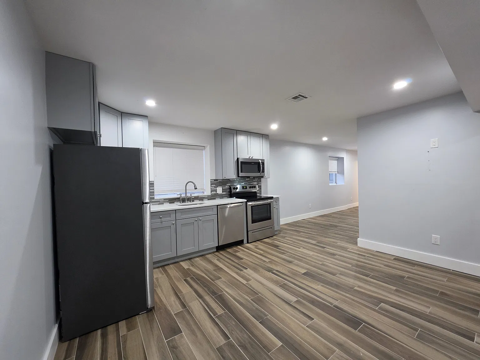 18 Miramar Ave — Photo 3