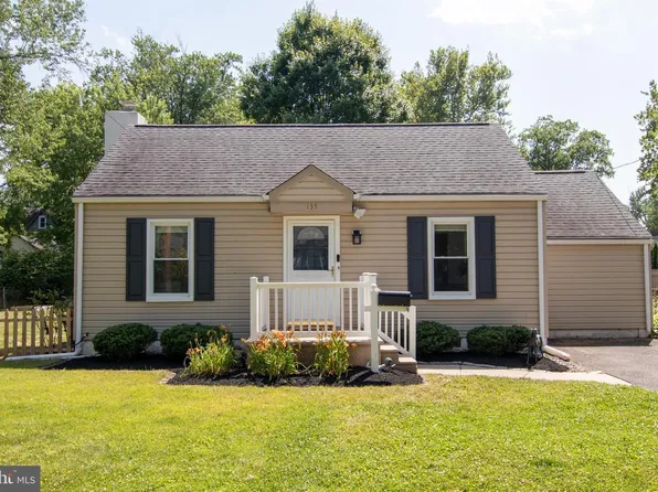 135 Longshore Ave, Yardley, PA 19067