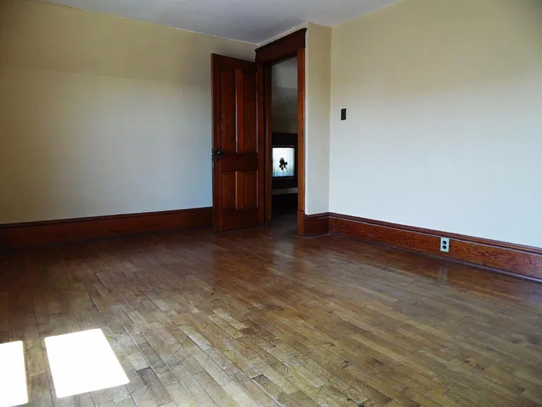 129 N John St — Photo 13