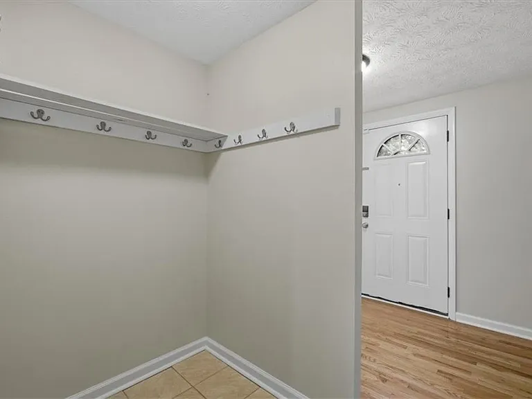 9470 Hillside Dr — Photo 15