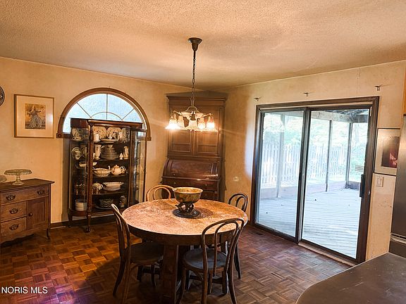 21st image of 1443 Eastgate Rd
