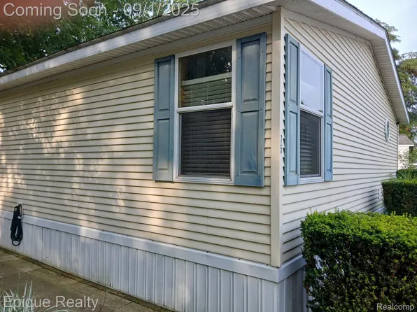 75 Carmell St, Belleville, MI 48111