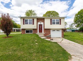 17587 Lesabre Ct, Brighton, IL 62012