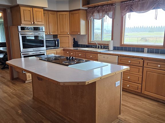 3rd image of 112 Plomondon Rd