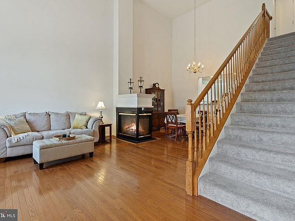 4th image of 245 Onyx Way