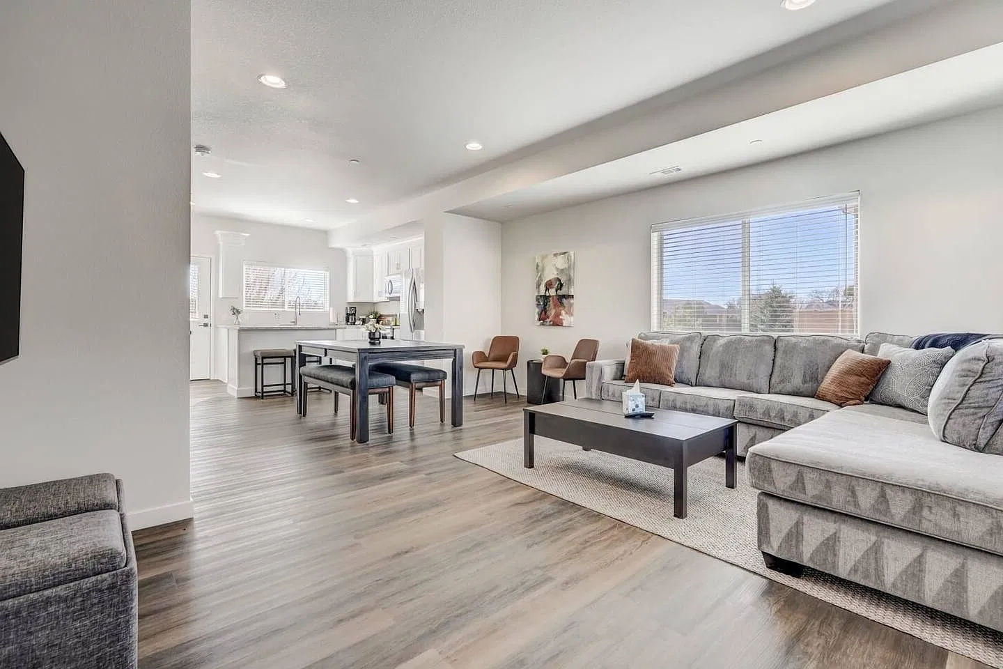 4 bed, 1924 sqft, $2,150 — Photo 1