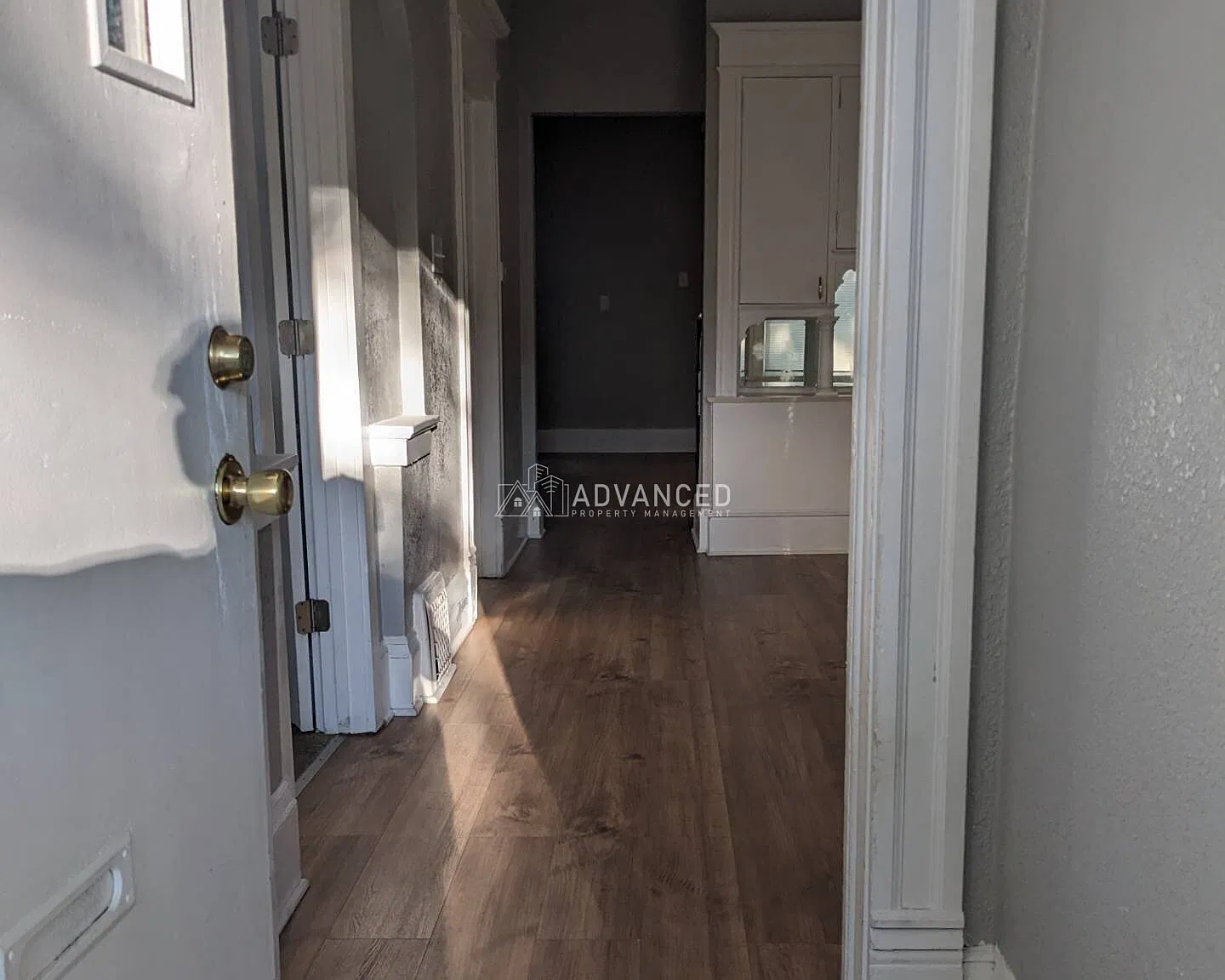 Newly listed 3 bedroom Lower Duplex Home — Photo 2
