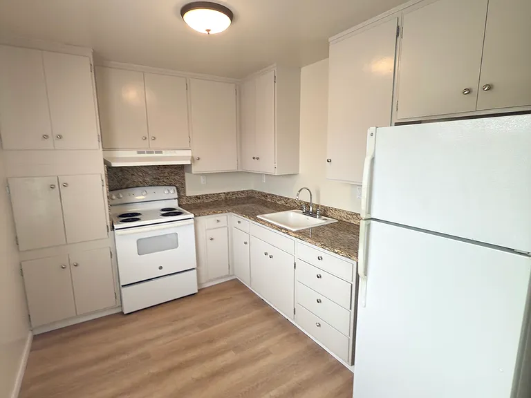 2609 Judah St #19 — Photo 1