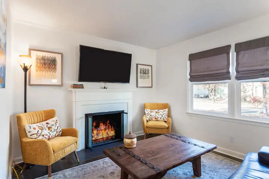4 bed, 2860 sqft, $3,400 — Photo 2
