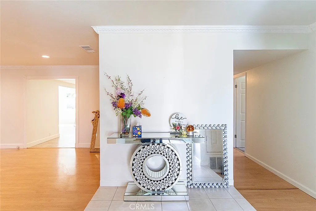 4 bed, 2129 sqft, $5,800 — Photo 4