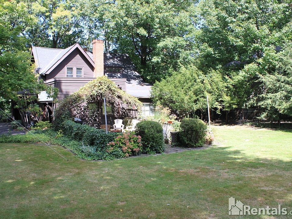 1st image of 2003 Chestnut Hills Dr