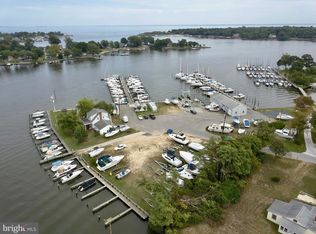 8070 Ventnor Rd, Pasadena, MD 21122