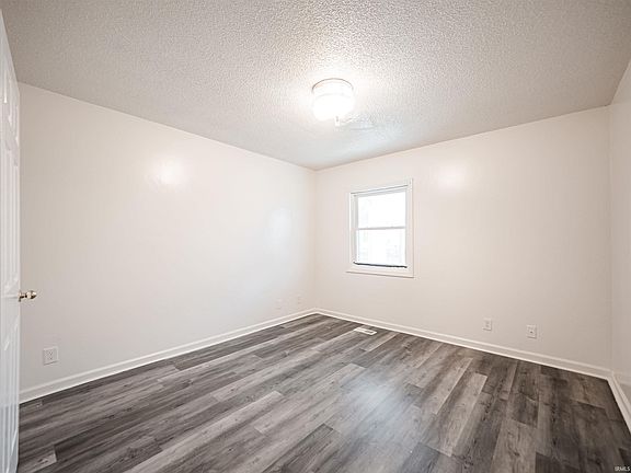 4th image of 646 E Maryland St