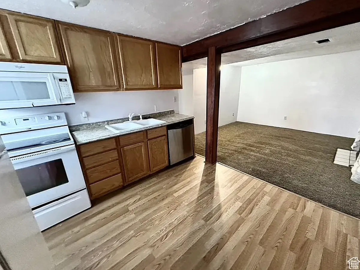 Building Photo - 411 Deseret Ave #BASEMENT