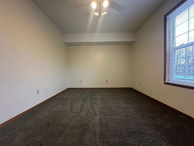 108 Oak Creek Plaza — Photo 32