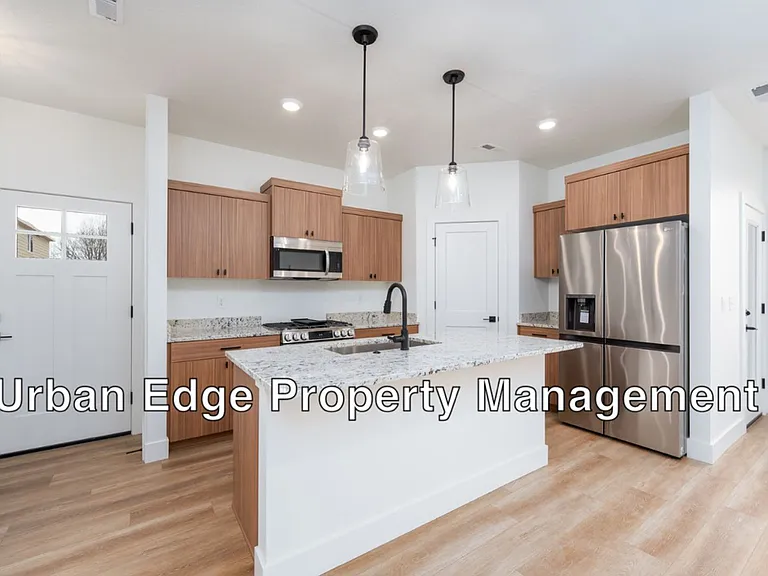 5006 E Hagadorn Ln — Photo 1