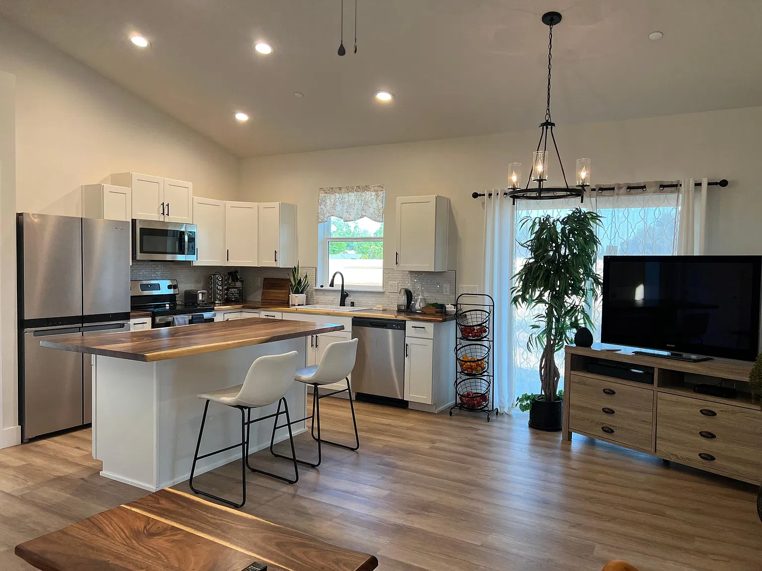 3487 Sacramento Dr — Photo 4