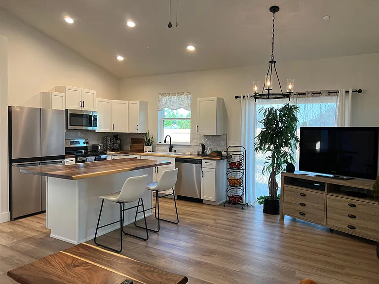 3487 Sacramento Dr — Photo 9