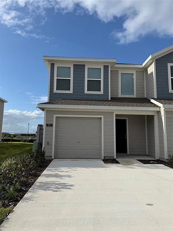 3 bed, 2.5 bath, 1423 sqft, $2,200 — Photo 3