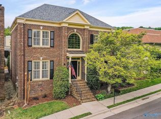 22 Northampton Dr SE, Huntsville, AL 35801