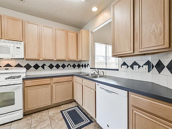 5th image of 2907 Eagle Point Trail Dr